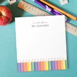 Bloc De Notas Nota Personalizada Del Profesor De Arcoiris Notepa<br><div class="desc">Si buscas un regalo útil para los profesores, esta nota personalizada de la profesora de arco iris Notepad es una linda adición a su papelería para profesores. Los coloridos lápices de arcoiris le dan un toque perfecto a su decoración de escritorio. Puedes personalizar esta pancarta arco iris para la semana...</div>