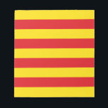 Bloc De Notas Notepad con bandera de Cataluña<br><div class="desc">¡Muéstrate tu orgullo en Cataluña con esta pancarta patriótica que muestra la llamativa bandera de Cataluña! Con sus audaces franjas rojas y amarillas, esta nota capta la identidad inconfundible del pueblo catalán. Ya sea que estés publicando recordatorios, esbozando ideas o dejando una nota sentida, este panel único agrega un toque...</div>