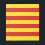 Bloc De Notas Notepad con bandera de Cataluña<br><div class="desc">¡Muéstrate tu orgullo en Cataluña con esta pancarta patriótica que muestra la llamativa bandera de Cataluña! Con sus audaces franjas rojas y amarillas, esta nota capta la identidad inconfundible del pueblo catalán. Ya sea que estés publicando recordatorios, esbozando ideas o dejando una nota sentida, este panel único agrega un toque...</div>