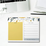 Bloc De Notas Notepad del calendario semanal de floral azul de o<br><div class="desc">Organízate de vuelta a la escuela y muestra tu espíritu escolar con este calendario floral de color oro y azul marino que incluye cinco áreas de texto personalizados que te permiten personalizar de tu agenda semanal de familia o de profesores para que se adapte mejor a tus necesidades. Las áreas...</div>