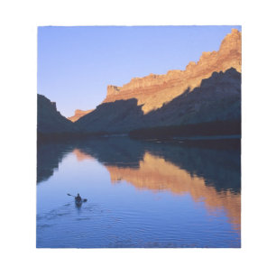 Bloc De Notas Paseando en kayak por el río Colorado en español