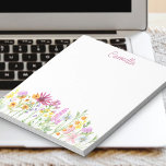 Bloc de notas personalizado de Bonito de borde de<br><div class="desc">bloc de notas de flor silvestre de bonito para personalizar con tu nombre. Este diseño floral acuático tiene un borde de flores silvestres en naranja rosa y amarillo,  con tipografía con letras a mano.</div>