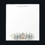 Bloc de notas personalizado de la cabina de color<br><div class="desc">El Notepad personalizado de la cabina Watercolor Cabin cuenta con un ilustracion acuático de una cabaña con marco A,  montañas verdes y pinos. Personaliza con tu nombre.</div>