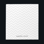 Bloc de notas personalizado simple y moderno<br><div class="desc">Personalice nuestros modernos bloc de notas para crear una adición única a su escritorio o crear como regalo para otra persona. ¡Perfecto como regalos de profesor también! Diseño ©berryberrysweet.com</div>