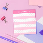 Bloc De Notas Pink Polka Dots & Stripes Añadir tu nombre<br><div class="desc">Pancarta personalizada con punto de polka y rayas rosadas en un suave tono rosado y tu nombre en blanco contra rosa caliente. Billete rayado rosado y polka dot personalizado con tu nombre en letras blancas. Agarra tus notas en este bonito polka dot y stripes notepad con tu nombre impreso en...</div>