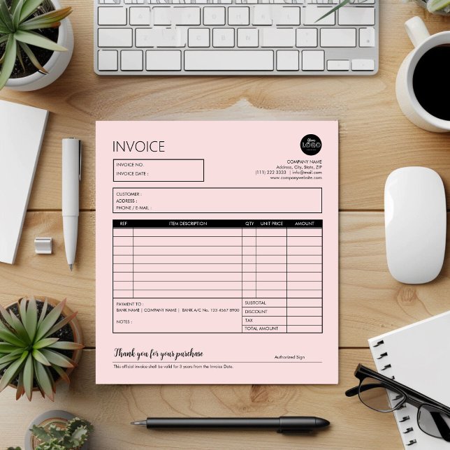 Bloc De Notas Plantilla de factura de pequeña empresa Minimalist (Pink Minimalist Small Business Invoice Template Notepad desk top mockup)