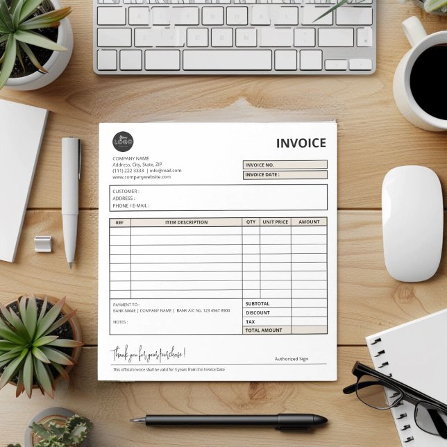Bloc De Notas Plantilla de factura de pequeñas empresas Minimali (Beige Minimalist Small Business Invoice Template Notepad desk top mock up)