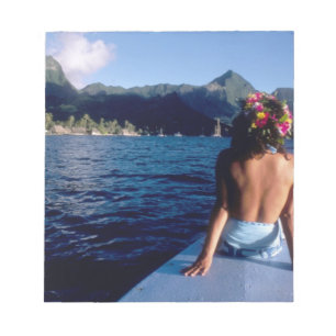 Bloc De Notas Polinesia Francesa, Moorea. Mujer disfrutando de l