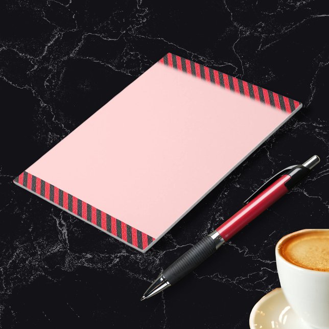 Bloc De Notas Rayas diagonales delgadas en negro y rojo (Thin Black and Red Diagonal Stripes Notepad)