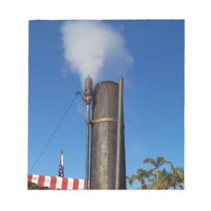 Bloc De Notas silbato de vapor antiguo con una columna blanca de
