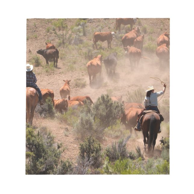 Bloc De Notas Tres vaqueros y vaqueras que conducen ganado vacun (Frente)