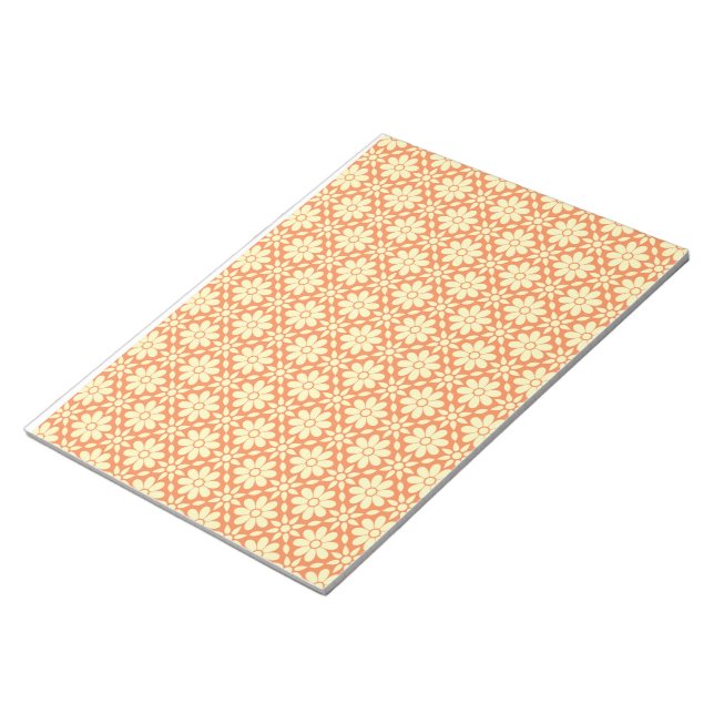 Bloc De Notas un fondo blanco y naranja con un patrón (Lado Derecho)