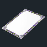 Bloc De Notas violetas en tarro lunar<br><div class="desc">Las flores en mi colección del mundo púrpura: las violetas, coincidencia: "Violette" en francés significa "púrpura", son el símbolo del amor. Estas flores están en un tradicional tarro de luna coreano al lado de una concha. (Como fanático de un grupo mundial de K-pop 💜 , este tipo de conchas marinas...</div>