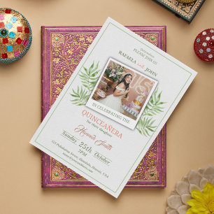 Bloom con elegancia: Invitación floral de la quinc