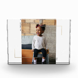 Bloque de fotos enmarcado por Relieve metalizado d