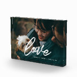 Bloque Para Fotos Amar a la pareja moderna de superposición de tipog<br><div class="desc">Muestra tus fotos bodas favoritas con este moderno bloque de fotos,  con la palabra Amor en un hermoso superpuesto de texto. Puede cambiar fácilmente el color y el tamaño del texto para que se ajuste a su imagen.</div>