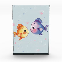Amor bajo el mar – Adorable pareja de peces en acu