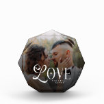Bloque Para Fotos Amor Moderno Monograma Personalizado de Boda para<br><div class="desc">Celebra tu historia de amor con esta impresión de monograma de parejas de foto de boda personalizada de amor moderno, un recuerdo atemporal diseñado para convertir tu momento favorito en decoración elegante para el hogar. Con la foto que elijas combinada con un monograma contemporáneo y limpio, esta obra de arte...</div>