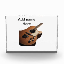 Añadir el nombre texto guitarra acústica marrón ed
