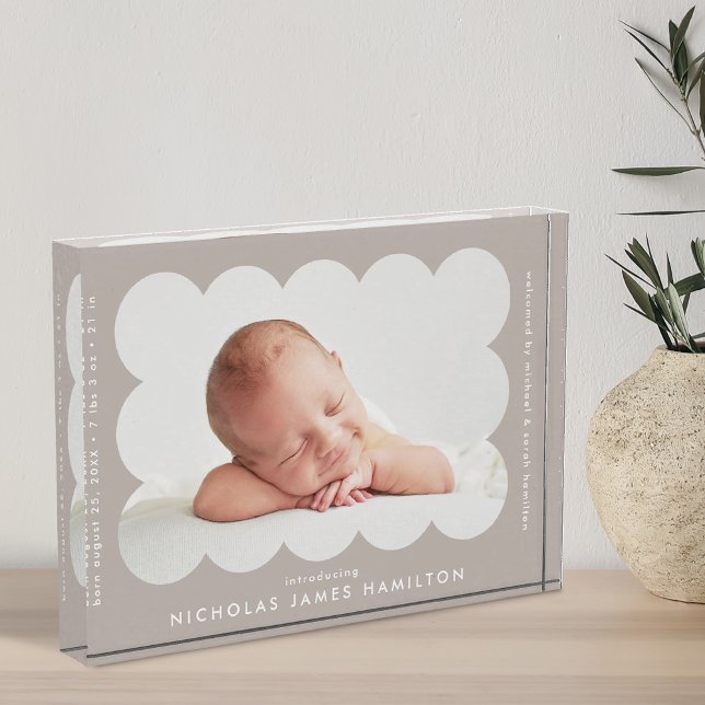 Bloque Para Fotos Anuncio de nacimiento de Taupe Modern Scallopage (Subido por el creador)