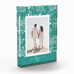 Bloque Para Fotos Botánicos blancos elegantes<br><div class="desc">Este encantador bloque fotográfico muestra su foto favorita rodeada de un hermoso borde de follaje blanco, puntos y bayas sobre un fondo turquesa. CAMBIAR el color de fondo para COINCIDIR con la foto. CAMBIAR el texto AMAR a cualquier cosa - CONSEJO: poner el texto entre los dos cuadrados para retener...</div>