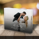 Bloque Para Fotos Caligrafía de pareja Minimalista de fotografía sim<br><div class="desc">Este diseño presenta un sencillo boda de la pareja fotográfica, una fecha minimalista y moderna de nombres personalizados, un contemporáneo al que nos comprometemos, un moderno tipo de letra de caligrafía, un diseño de estilo tipográfico caprichoso, un personalizado de imágenes personalizado de la pareja, una foto mínima sencilla de pareja...</div>