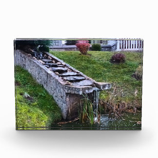 Bloque Para Fotos Cascada en un Hermoso Jardín – Naturaleza Salvaje