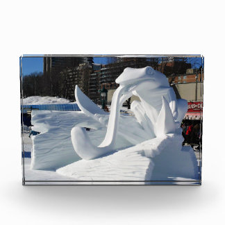 Bloque Para Fotos Escultura de nieve de rana, Quebec, Canadá