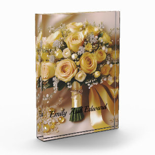 Bloque Para Fotos "Golden Glow: Un Bouquet de Rosas con Honor"