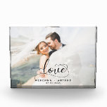 Bloque Para Fotos Guión de amor de boda personalizada<br><div class="desc">El diseño presenta un guión de caligrafía romántica en negro con la frase Amor. Fácilmente personalizar con nombres y fecha. Un boda ideal para regalo y para mantener al nuevo señor y a la señora.</div>