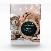 Invitación digital simple y neutra del embarazo