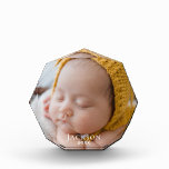 Bloque Para Fotos Keepsake Baby Newborn<br><div class="desc">Añada la fotografía,  el nombre y el año de su hijo a la personalizar de este precioso bloque fotográfico para un regalo único y hermoso para la familia. ¡A los abuelos les encantará este conservador especial!</div>