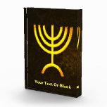 Bloque Para Fotos Menorah Flame<br><div class="desc">Una representación digital de la menorah judía de siete ramas (hebreo: מְ נ וֹ רָ ). Añade tu propio texto. La menorah de siete ramas, utilizada en el santuario portátil establecido por Moisés en el desierto y más tarde en el Templo en Jerusalén, ha sido un símbolo del judaísmo desde...</div>