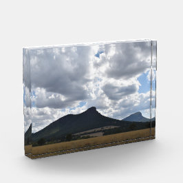 Bloque Para Fotos Montes de esturión y abrupto bajo nubes dramáticas