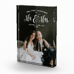 Bloque Para Fotos Nuestra primera Navidad recién casada con la señor<br><div class="desc">Para la pareja de recién casados - un bloque de fotos de "primera Navidad" con un guión "Mr. y la señora" y un lugar para el personalizar con su foto,  nombres y año. ¡Perfecto regalo recién casado o boda!</div>