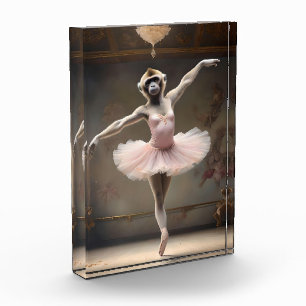 Bloque Para Fotos "¡Tutu-rrific! La elegante pirueta de Gibbon"