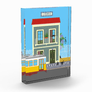 Bloque Para Fotos Vieja casa de Lisboa con gatos y tranvía amarillo