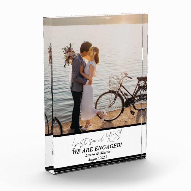 Bloqueo de fotos de la pareja de compromiso modern (Izquierda)