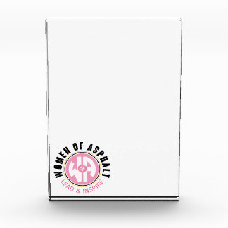 Bloqueo de fotos de mujeres asfaltadas