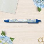 Blue Hydrangea Pluma de nombre personal botánico<br><div class="desc">Esta pluma personalizada presenta un diseño floral de acuarela moderno con hortensias y follaje. Personalízalo con tu nombre.</div>