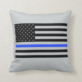 Blue Line fino señala la almohada por medio de una