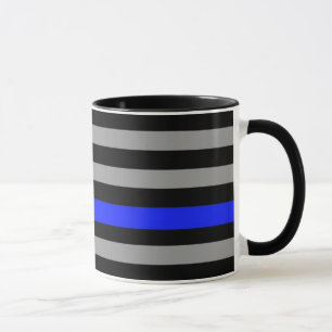 Blue Line fino señala la taza de café por medio 