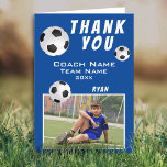 Blue Soccer / Football Sports Gracias tarjeta de e<br><div class="desc">Blue Soccer / Football Sports Gracias Tarjeta de Entrenador. Fútbol gracias tarjeta de entrenador con foto, gracias texto, nombre del entrenador, nombre del equipo, año, nombre y pelotas de fútbol. Dentro de la carta hay más pelotas de fútbol. Tarjeta de agradecimiento por foto - agrega tu foto a la plantilla....</div>
