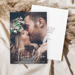 Boda con mano de moda con carta de agradecimiento<br><div class="desc">Tarjeta de agradecimiento de escritura blanca moderna con mensaje de texto Personalizado en la parte posterior. Perfecto para bodas,  cumpleaños,  graduaciones y otros eventos.</div>