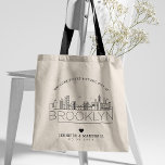 Boda de Brooklyn | Bolsa estilizada para la tota e<br><div class="desc">Una bolsa de té única boda para un boda que tiene lugar en la hermosa ciudad de Brooklyn, Nueva York. Este tote cuenta con un ilustracion estilizado del paisaje único de la ciudad, con su nombre debajo. A esto le sigue la información del día de la boda en un estilo...</div>