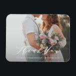 Boda de caligrafía suave gracias imán fotográfico<br><div class="desc">Este diseño presenta un hermoso guión romántico sobre el tipo de letra para mostrar su foto boda!</div>