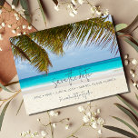 Boda de destino de playa tropical Guardar la fecha<br><div class="desc">Haga una impresión duradera con una única excepción de la fecha mágica tarjeta que captura la belleza de una boda de playa de destino. Esta tarjeta cuenta con una impresionante escena de playa con palmeras, perfecta para dar un toque de tono a su día especial. Impreso con sus detalles personalizados,...</div>