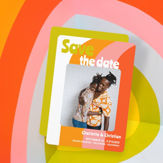 Boda de fecha de audaz cítrico retro (Bold Retro Citrus Save The Date from Ricaso. A fun save our date wedding announcement for fun couple)