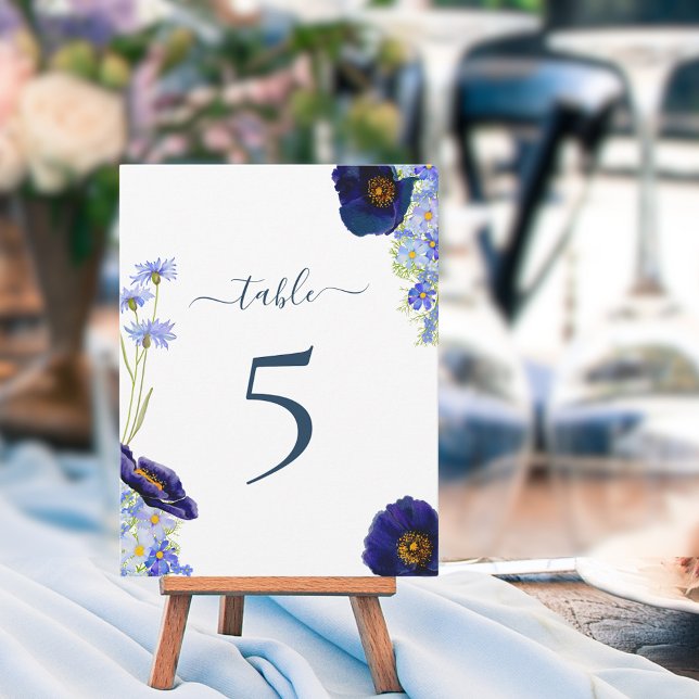 Boda de flores silvestres moderno número de tabla (Elegant wildflower watercolor blue floral stylish typography script wedding table number)