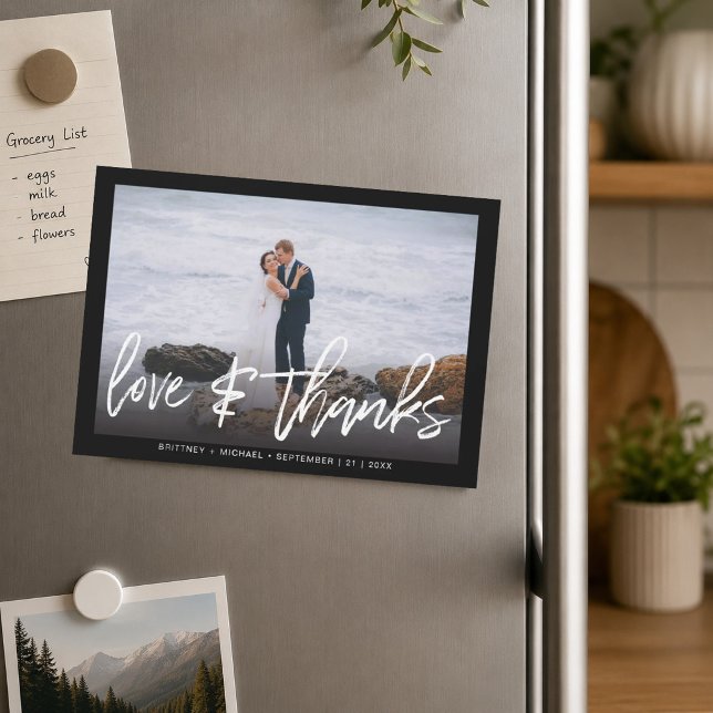 Boda de Foto con Letra a Mano Moderna Amor y Agrad (Express your sincere gratitude with sophisticated, contemporary style thank you magnet.)